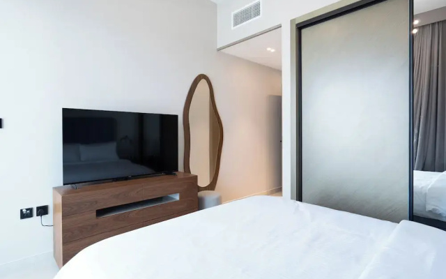 Spacious 2BR Canal View - Heart of B Bay