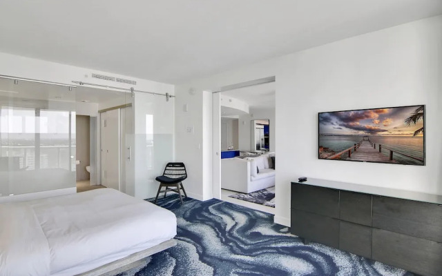 Sapphire Suite Beachfront, Gym + Pool!