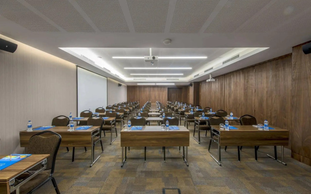 Le Bleu Hotel & Resort