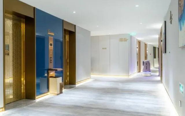 Skyscraper Hotel (Huangyan Jiufeng Park)