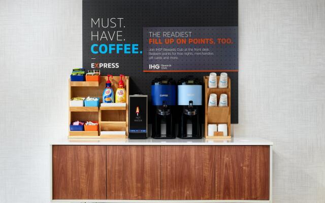 Holiday Inn Express & Suites Salem by IHG