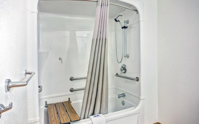 Travelodge by Wyndham Fayetteville