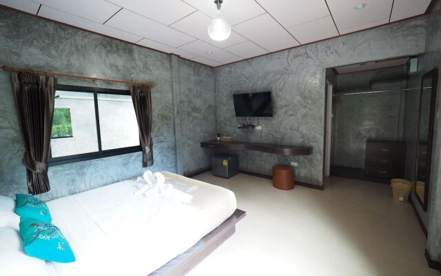 Baan Keree Thara Khiri Wong