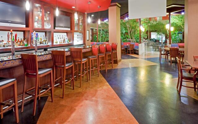 Crowne Plaza Suites Arlington by IHG