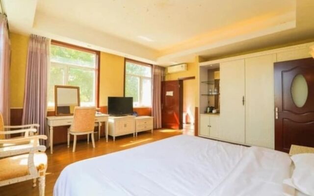 Chateau Monette Hotel & Resort