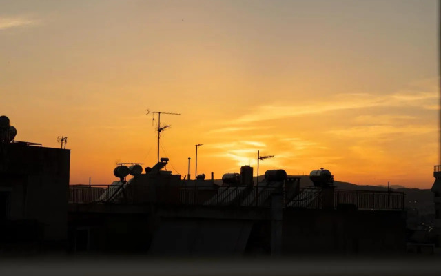 Sunny penthouse w/ Acropolis view next to metro