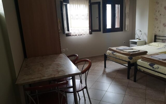 Arabas —  Hostel