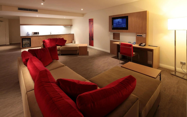 Novotel Sydney West HQ Hotel