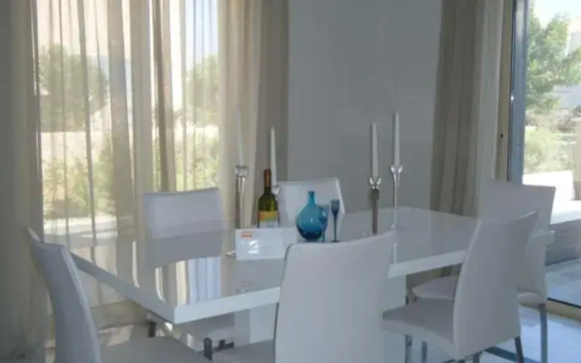 Amorosa Villas