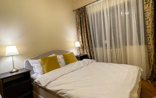 Central apartment w/ fire place - ground floor