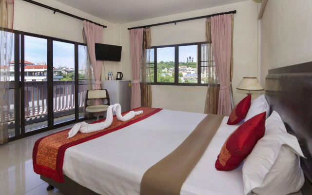 Royal Q&D Suites Hotel