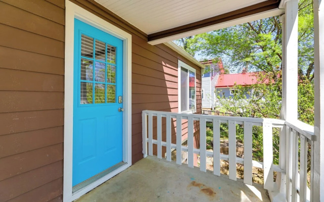 Fayetteville Retreat w/ Yard - Walk to Campus!