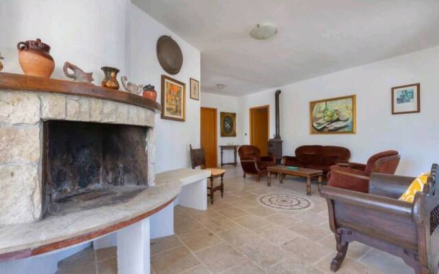 Villa With Garden and Relaxing Atmosphere