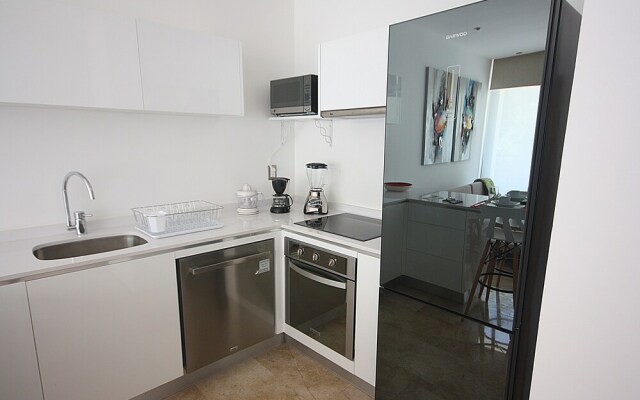 Menesse On the Beach 302 by iMexico