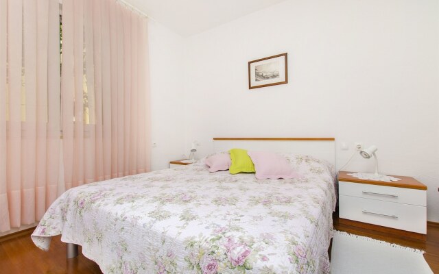 Apartments And Rooms Vojmir