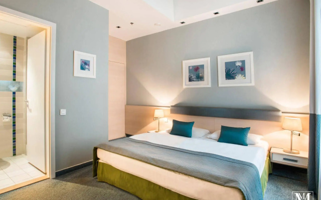 Atrium Fashion Hotel