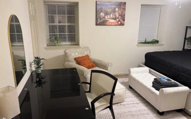 Cozy Hampton townhouse