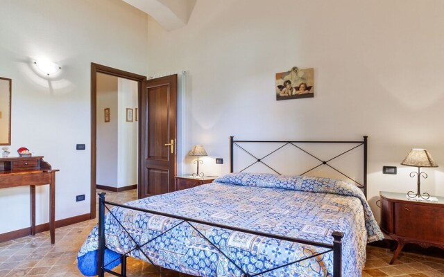 Enticing Holiday Home in Chianni With Swimming Pool