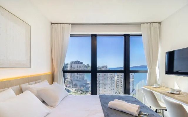 MHFBs Edifício Moderno piscina vista mar