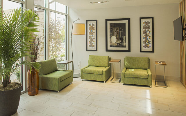 Holiday Inn Express & Suites Boise Airport by IHG