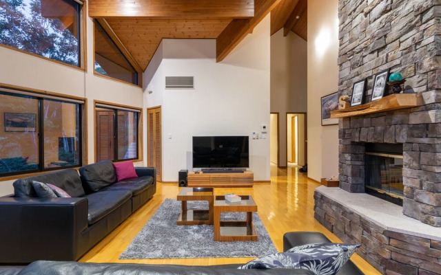 Starchase by H2 Life