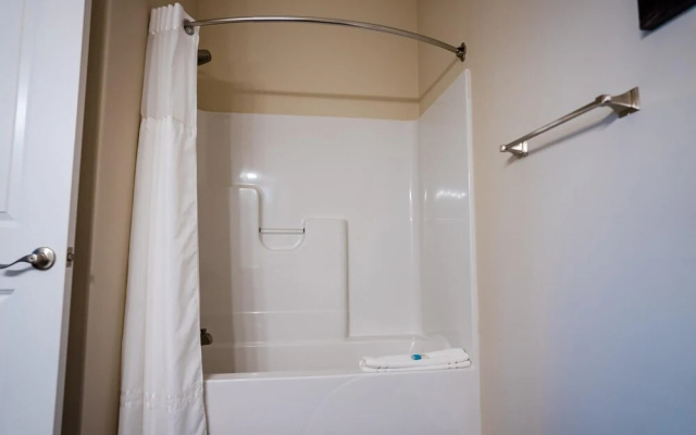 2 Bedroom Lake View Villa - Unit 101