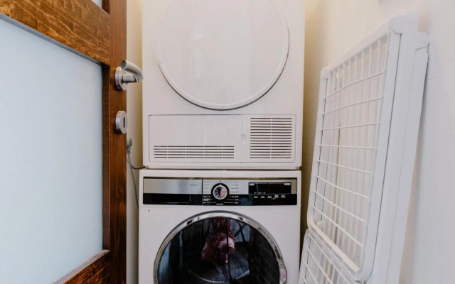 LA88 Bayview Apartment I