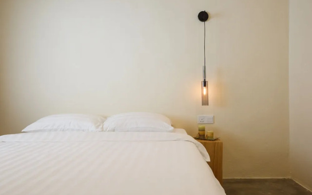 2 Bedroom Landed House Near Icon City BM