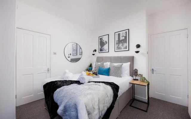 Central Plymouth 2Bed Apartment-Sleeps 4