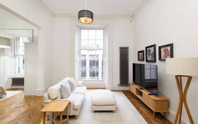 Modern studio in Edinburgh West End