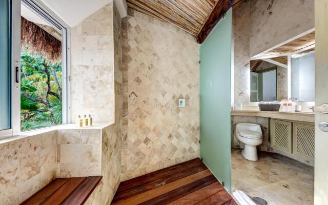 Puerto Aventuras Villa Sleeps 10 with Pool