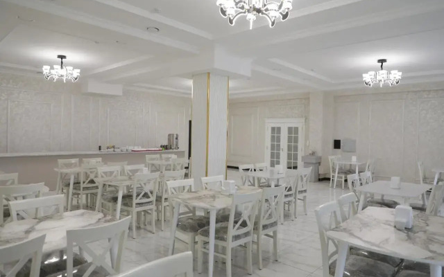 Status Hotel