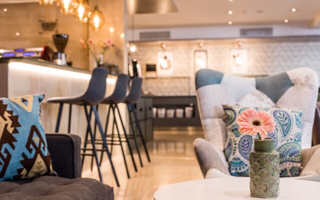 Отель Leonardo Hotel Barcelona Gran Via