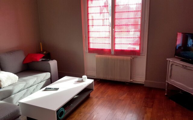 House With 3 Bedrooms in Bourbon-lancy, With Wifi