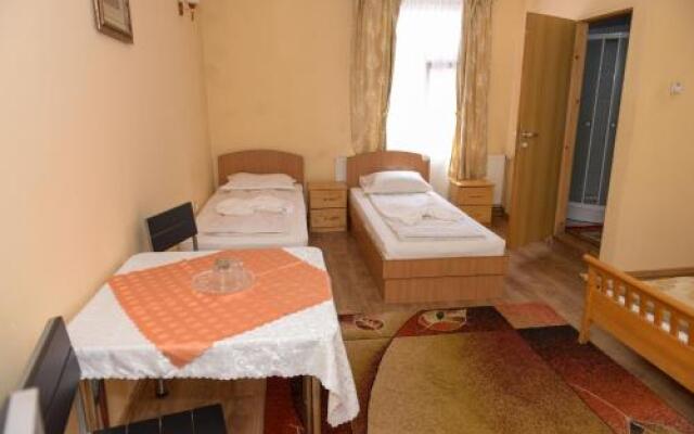 Hostel Roata Cu Noroc