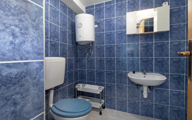 Beautiful Apartment in Jadranovo With Wifi