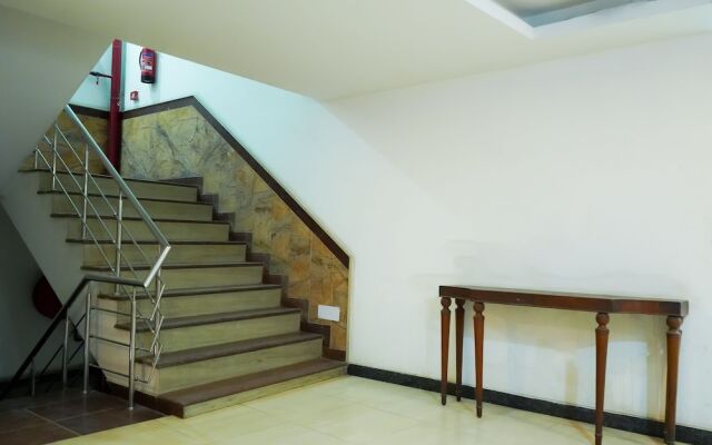 Roomshala 054 Hotel Mahal