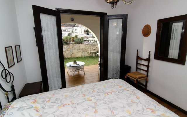 Lovely 2 bedroom house with private garden