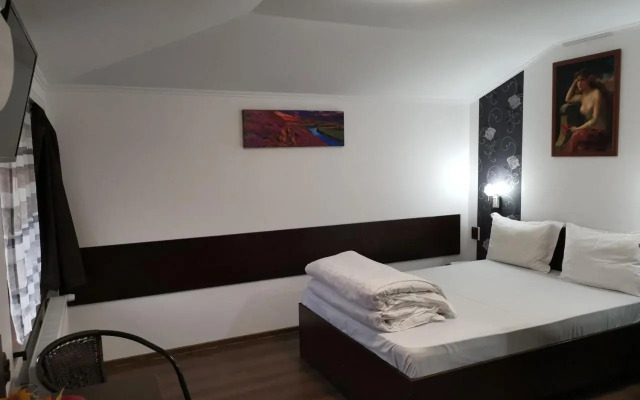 Joe Hostel