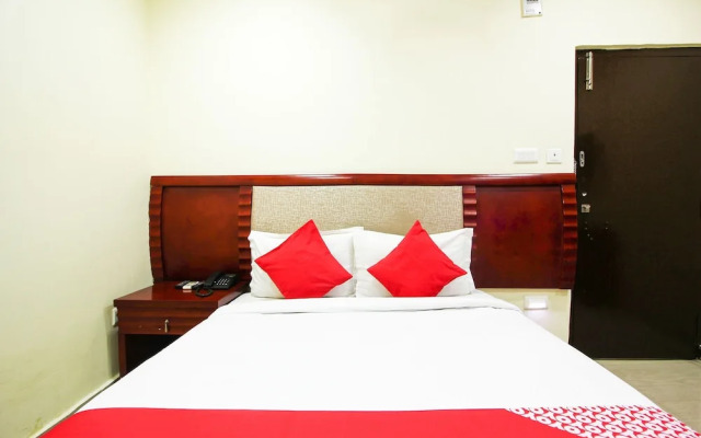 OYO 22737 Chandra Grand Hotel