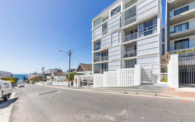 Seaside Studio Apartment, 9 Mins to Queens Beach!