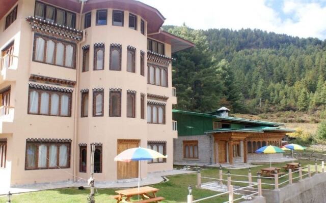 Base Camp Hotel