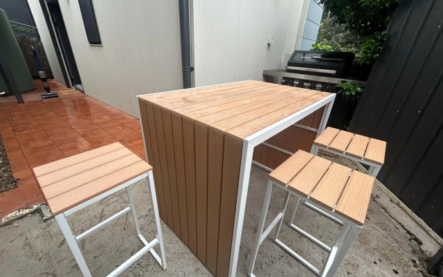 Bushland setting close to Sydney CBD- stand alone apartment