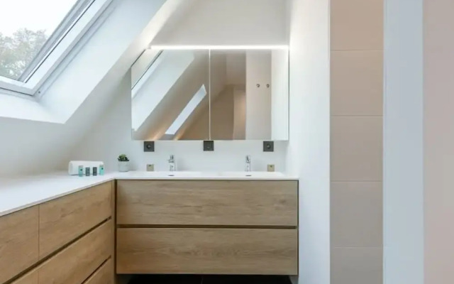 Luxurious Apartment With Parking