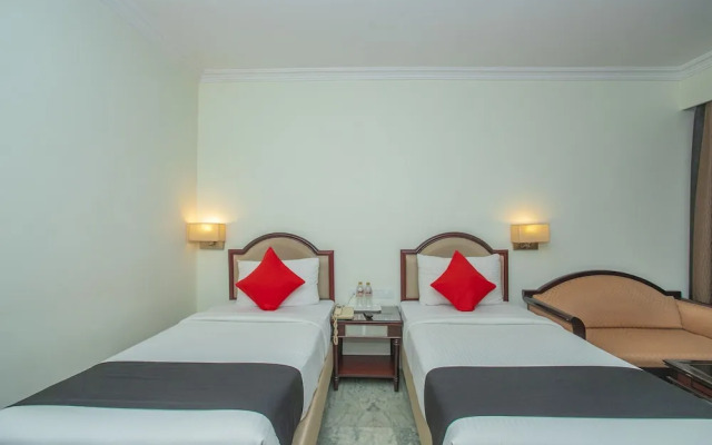 Capital O 536 The Rialto Hotel