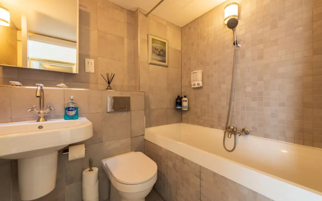 2 Bedroom Penthouse with Parking