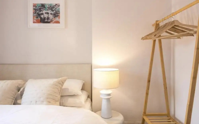 Spacious 4 Bedroom House Sleeps 8