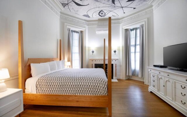 Tarrytown House Estate