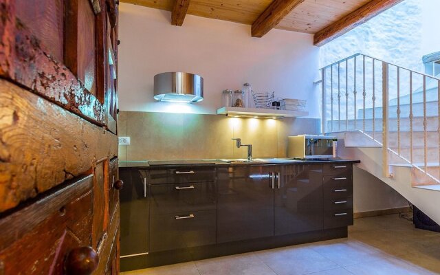 Beautiful Villa Consisting of two Houses With Private Pool, Near Pula and Beach
