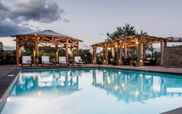 Hotel Roanoke & Conference Ctr, Curio Collection by Hilton
